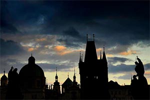 Vista nocturna de Praga