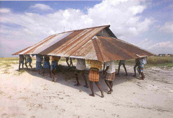 Transporte de una mezquita en Sirajbag (Bangladés)